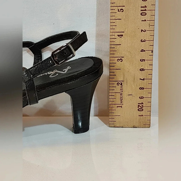 A2 by Aerosoles brand black sandals with criss-cross straps Size 7 - Picture 9 of 9